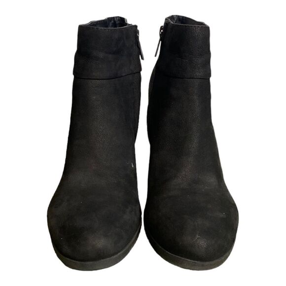 #121 REACTION BY KENNETH COLE Black Suede Booties - Picture 1 of 5